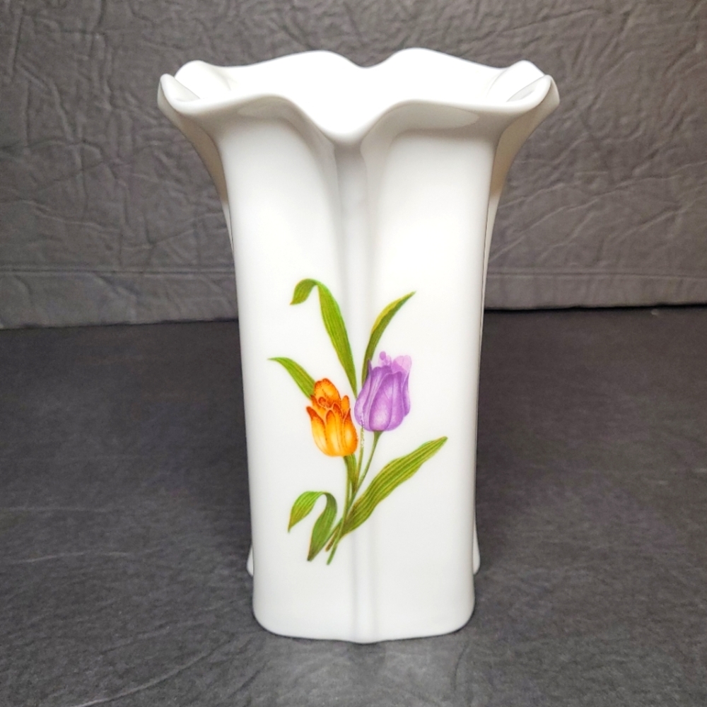 Gorgeous Shafford Fine Bone China Tulip Motif Vase